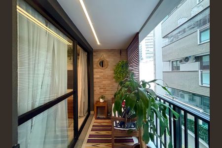 Apartamento à venda com 75m², 2 quartos e 1 vaga Apartamento à venda com 75m², 2 quartos e 1 vagaVaranda da sala