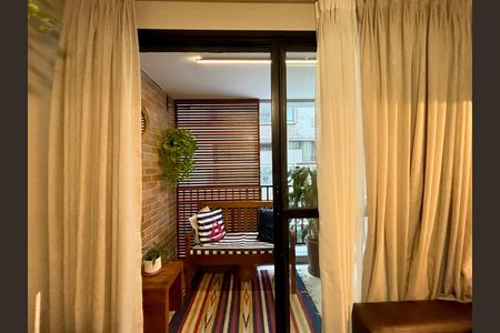 Apartamento à venda com 75m², 2 quartos e 1 vaga Apartamento à venda com 75m², 2 quartos e 1 vagaVaranda da sala