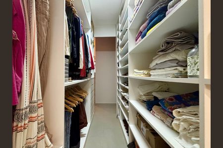 Apartamento à venda com 75m², 2 quartos e 1 vaga Apartamento à venda com 75m², 2 quartos e 1 vagaSuíte - closet