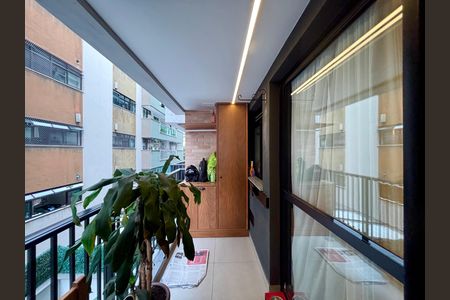 Apartamento à venda com 75m², 2 quartos e 1 vaga Apartamento à venda com 75m², 2 quartos e 1 vagaVaranda da sala