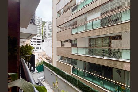 Apartamento à venda com 75m², 2 quartos e 1 vaga Apartamento à venda com 75m², 2 quartos e 1 vagaVaranda da sala - vista