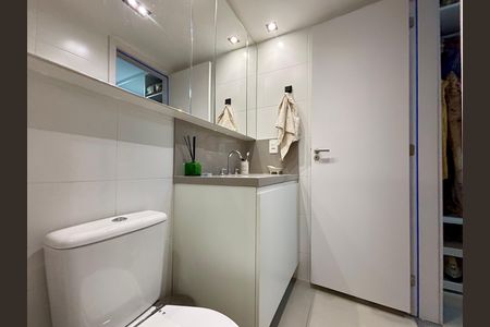 Apartamento à venda com 75m², 2 quartos e 1 vaga Apartamento à venda com 75m², 2 quartos e 1 vagaSuíte - banheiro