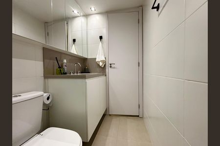 Apartamento à venda com 75m², 2 quartos e 1 vaga Apartamento à venda com 75m², 2 quartos e 1 vagaBanheiro social