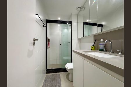 Apartamento à venda com 75m², 2 quartos e 1 vaga Apartamento à venda com 75m², 2 quartos e 1 vagaBanheiro social