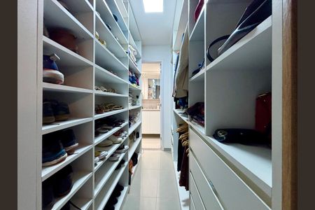 Apartamento à venda com 75m², 2 quartos e 1 vaga Apartamento à venda com 75m², 2 quartos e 1 vagaSuíte - closet