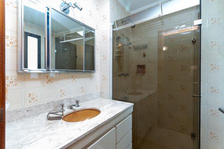 Apartamento à venda com 220m², 3 quartos e 2 vagasBanheiro do quarto 2 Suíte