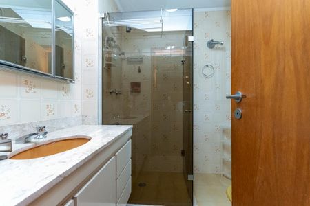 Apartamento à venda com 220m², 3 quartos e 2 vagasBanheiro do quarto 2 Suíte