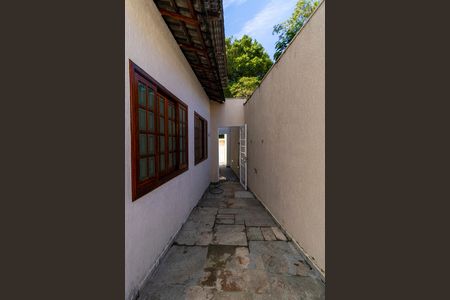 Casa à venda com 300m², 4 quartos e 5 vagas Casa à venda com 300m², 4 quartos e 5 vagasCorredor Lateral