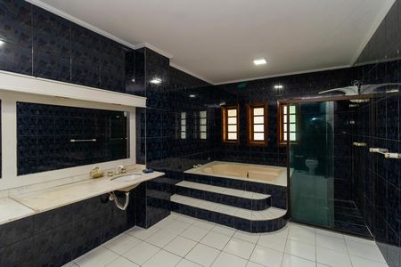 Casa à venda com 300m², 4 quartos e 5 vagas Casa à venda com 300m², 4 quartos e 5 vagasBanheiro da Suíte 3