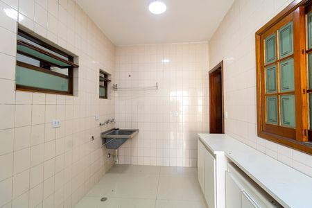 Casa à venda com 300m², 4 quartos e 5 vagas Casa à venda com 300m², 4 quartos e 5 vagasÁrea de Serviço