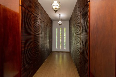 Casa à venda com 300m², 4 quartos e 5 vagas Casa à venda com 300m², 4 quartos e 5 vagasCloset da Suíte 3