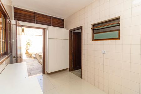 Casa à venda com 300m², 4 quartos e 5 vagas Casa à venda com 300m², 4 quartos e 5 vagasÁrea de Serviço