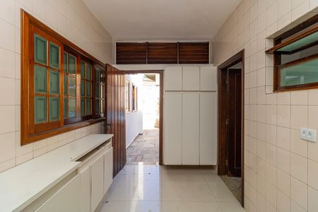 Casa à venda com 300m², 4 quartos e 5 vagas Casa à venda com 300m², 4 quartos e 5 vagasÁrea de Serviço