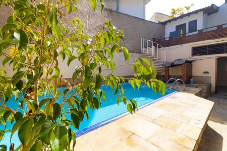 Casa à venda com 300m², 4 quartos e 5 vagas Casa à venda com 300m², 4 quartos e 5 vagasPiscina