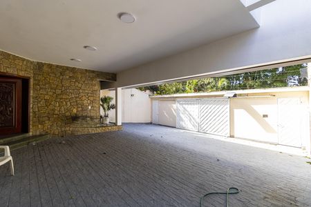 Casa à venda com 300m², 4 quartos e 5 vagas Casa à venda com 300m², 4 quartos e 5 vagasGaragem