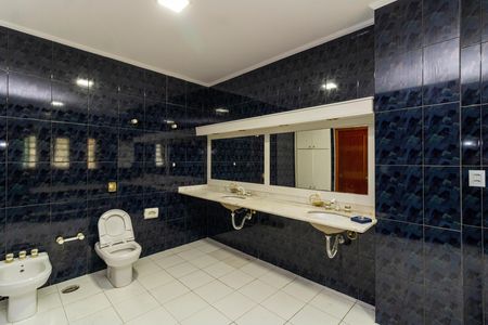 Casa à venda com 300m², 4 quartos e 5 vagas Casa à venda com 300m², 4 quartos e 5 vagasBanheiro da Suíte 3