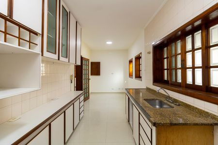 Casa à venda com 300m², 4 quartos e 5 vagas Casa à venda com 300m², 4 quartos e 5 vagasCozinha