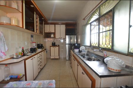 Casa à venda com 350m², 5 quartos e 8 vagasCozinha
