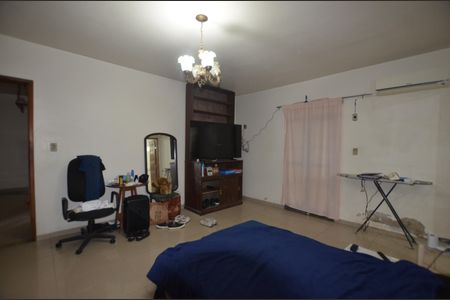 Casa à venda com 350m², 5 quartos e 8 vagasQuarto 1 Suite