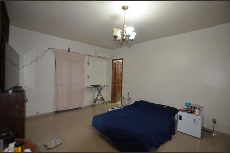 Casa à venda com 350m², 5 quartos e 8 vagasQuarto 1 Suite