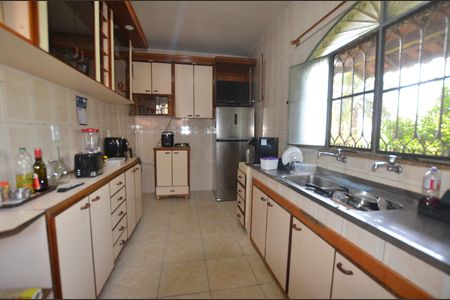 Casa à venda com 350m², 5 quartos e 8 vagasCozinha