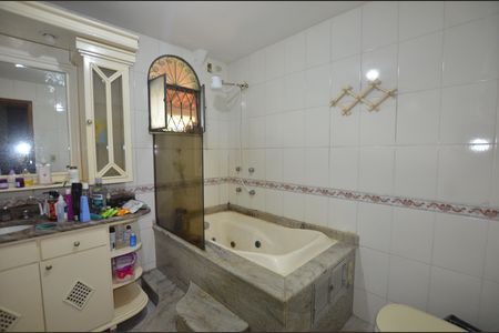 Casa à venda com 350m², 5 quartos e 8 vagasBanheiro da Suíte