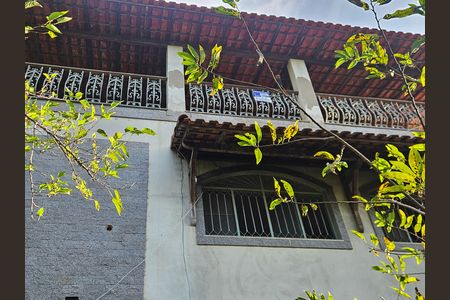 Casa à venda com 350m², 5 quartos e 8 vagas Casa à venda com 350m², 5 quartos e 8 vagasFachada