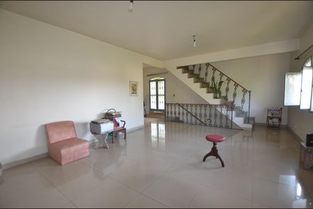 Casa à venda com 350m², 5 quartos e 8 vagasSala