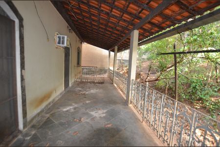 Casa à venda com 350m², 5 quartos e 8 vagasVaranda da Casa /Sala /Quartos