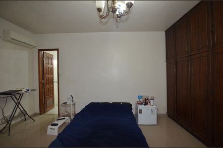 Casa à venda com 350m², 5 quartos e 8 vagasQuarto 1 Suite