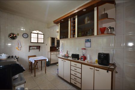 Casa à venda com 350m², 5 quartos e 8 vagasCozinha