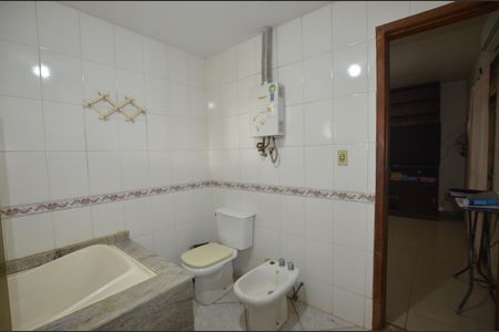 Casa à venda com 350m², 5 quartos e 8 vagasBanheiro da Suíte