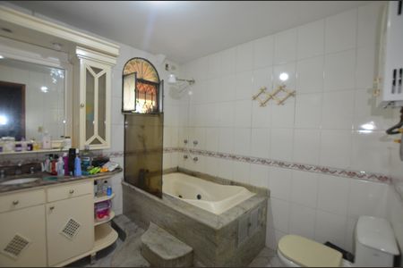 Casa à venda com 350m², 5 quartos e 8 vagasBanheiro da Suíte