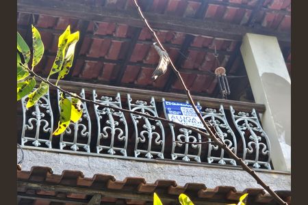 Casa à venda com 350m², 5 quartos e 8 vagas Casa à venda com 350m², 5 quartos e 8 vagasFachada