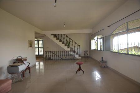 Casa à venda com 350m², 5 quartos e 8 vagasSala