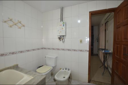 Casa à venda com 350m², 5 quartos e 8 vagasBanheiro da Suíte
