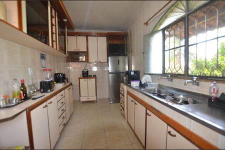 Casa à venda com 350m², 5 quartos e 8 vagasCozinha