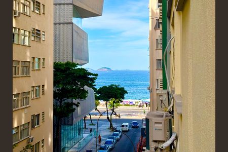 Sala - vista livre do quarto e da sala para a praia de apartamento à venda com 1 quarto, 20m² em Copacabana, Rio de Janeiro