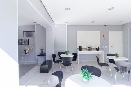 Apartamento para alugar com 31m², 1 quarto e sem vaga Apartamento para alugar com 31m², 1 quarto e sem vagaÁrea comum - Salão de festas