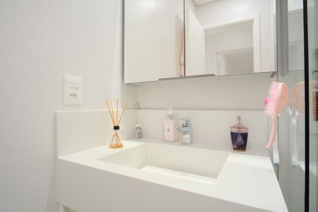 Apartamento à venda com 81m², 2 quartos e 2 vagasBanheiro da Suíte
