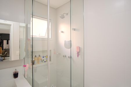 Apartamento à venda com 81m², 2 quartos e 2 vagasBanheiro da Suíte