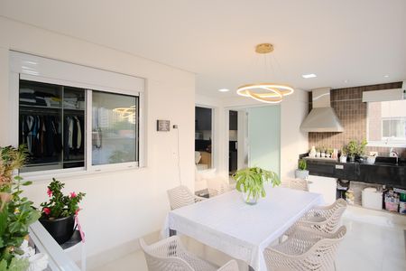Apartamento à venda com 81m², 2 quartos e 2 vagasVaranda