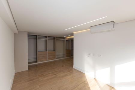 Apartamento à venda com 341m², 4 quartos e 5 vagas Apartamento à venda com 341m², 4 quartos e 5 vagasSuíte 4