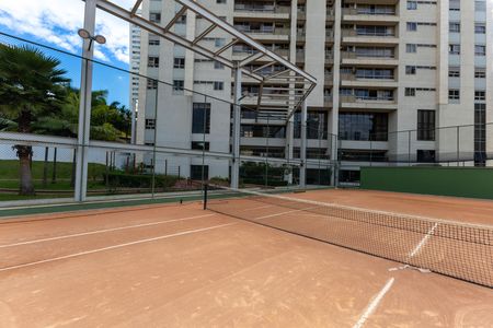 Apartamento à venda com 341m², 4 quartos e 5 vagas Apartamento à venda com 341m², 4 quartos e 5 vagasÁrea comum - Quadra de Tênis