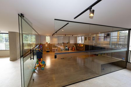 Apartamento à venda com 341m², 4 quartos e 5 vagas Apartamento à venda com 341m², 4 quartos e 5 vagasÁrea comum - Brinquedoteca