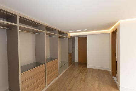 Apartamento à venda com 341m², 4 quartos e 5 vagas Apartamento à venda com 341m², 4 quartos e 5 vagasSuíte 4