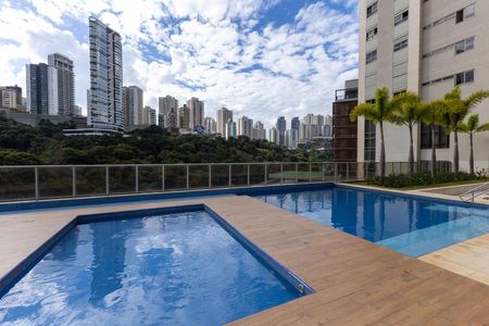 Apartamento à venda com 341m², 4 quartos e 5 vagas Apartamento à venda com 341m², 4 quartos e 5 vagasÁrea comum - Piscina