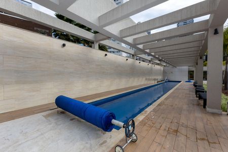 Apartamento à venda com 341m², 4 quartos e 5 vagas Apartamento à venda com 341m², 4 quartos e 5 vagasÁrea comum - Piscina