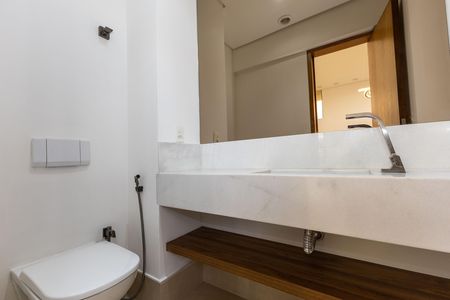 Apartamento à venda com 341m², 4 quartos e 5 vagas Apartamento à venda com 341m², 4 quartos e 5 vagasLavabo da Sala 1