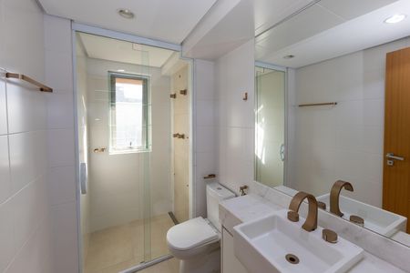 Apartamento à venda com 341m², 4 quartos e 5 vagas Apartamento à venda com 341m², 4 quartos e 5 vagasBanheiro da Suíte 2